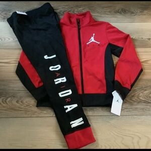 Jordan boys Matching Set in Black and Red size small(NWT)